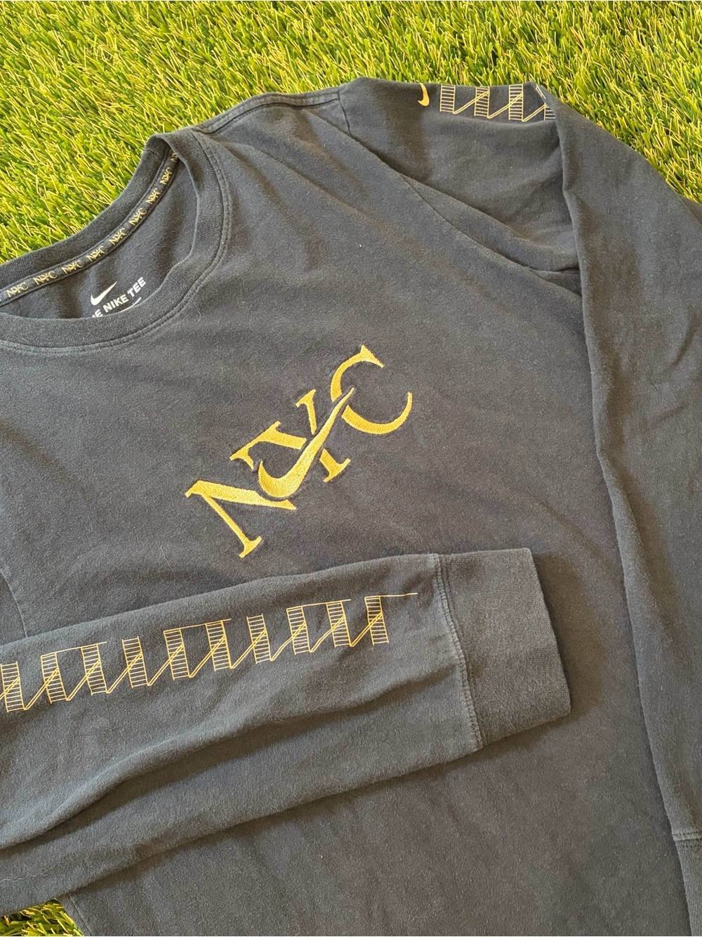 Nike NYC Graphic Long Sleeve Shirt Size S